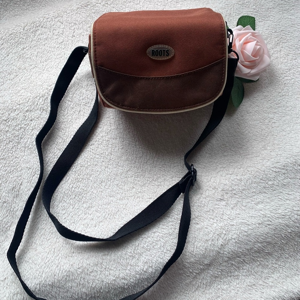 NWOT Roots mini camera bag